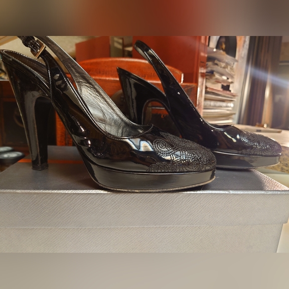 Mismatch! EUC Black Patent PRADA Slingback Embroidered Pumps 39 / 40 Adjustable - Picture 5 of 13